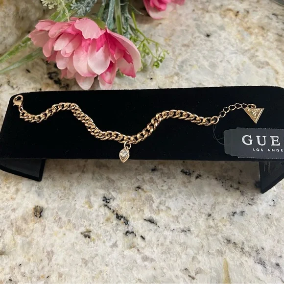 💖NWT Guess gold tone charm bracelet - Picture 7 of 7